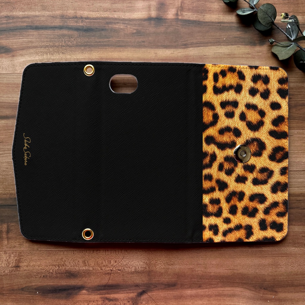 レオパード×ブラックの三つ折り手帳型スマホケース 全機種対応 スマホケース iphone Android 猫 iphone16 iphone15 iPhone16e