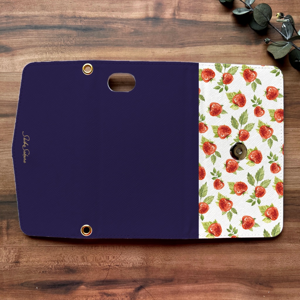 ワイルドストロベリーの三つ折り手帳型スマホケース(ネイビー) スマホケース iphone Android いちご iphone16 iphone15 iPhone16e