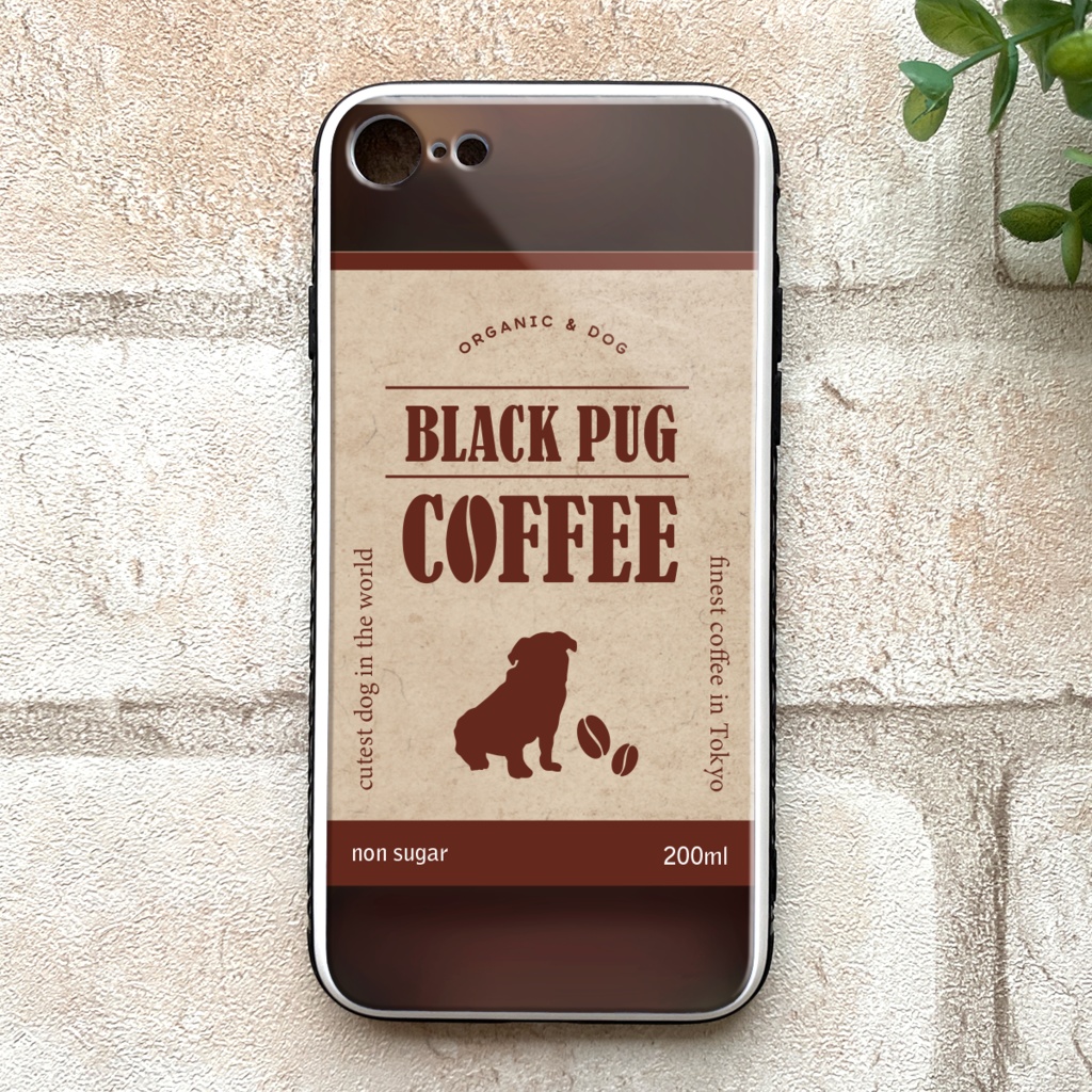 黒パグコーヒーのスマホケース（強化ガラス） コーヒー 犬 パグ メンズ iphone14 iphone15 SE3他