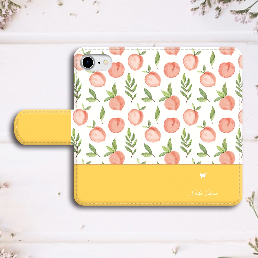 桃とにゃんこの手帳型スマホケース(ピーチイエロー)猫 桃 iPhone17 Air iphone16e iphone15 SE3 他