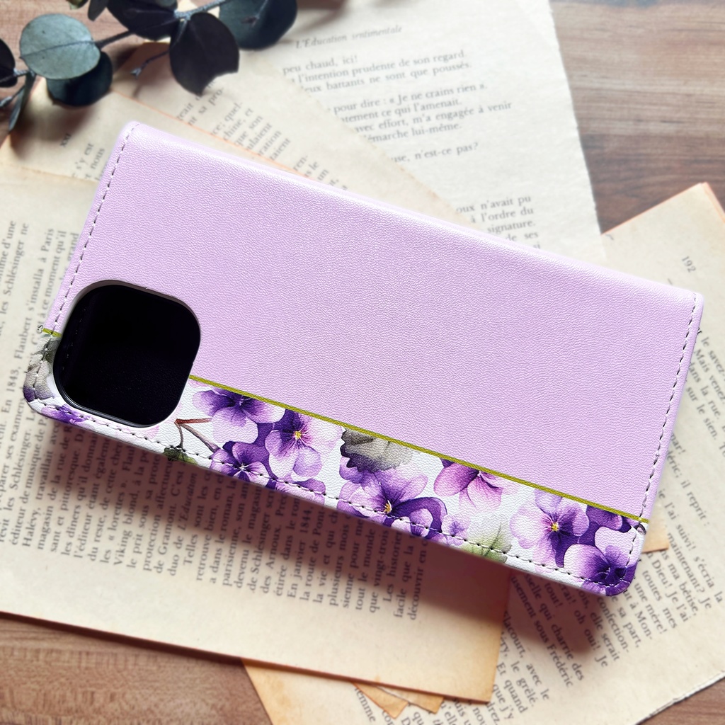 春のスミレの手帳型スマホケース(淡紫)花 スマホケース iPhone17 Air iPhone16e iphone15 iphone14 全機種対応 すみれ