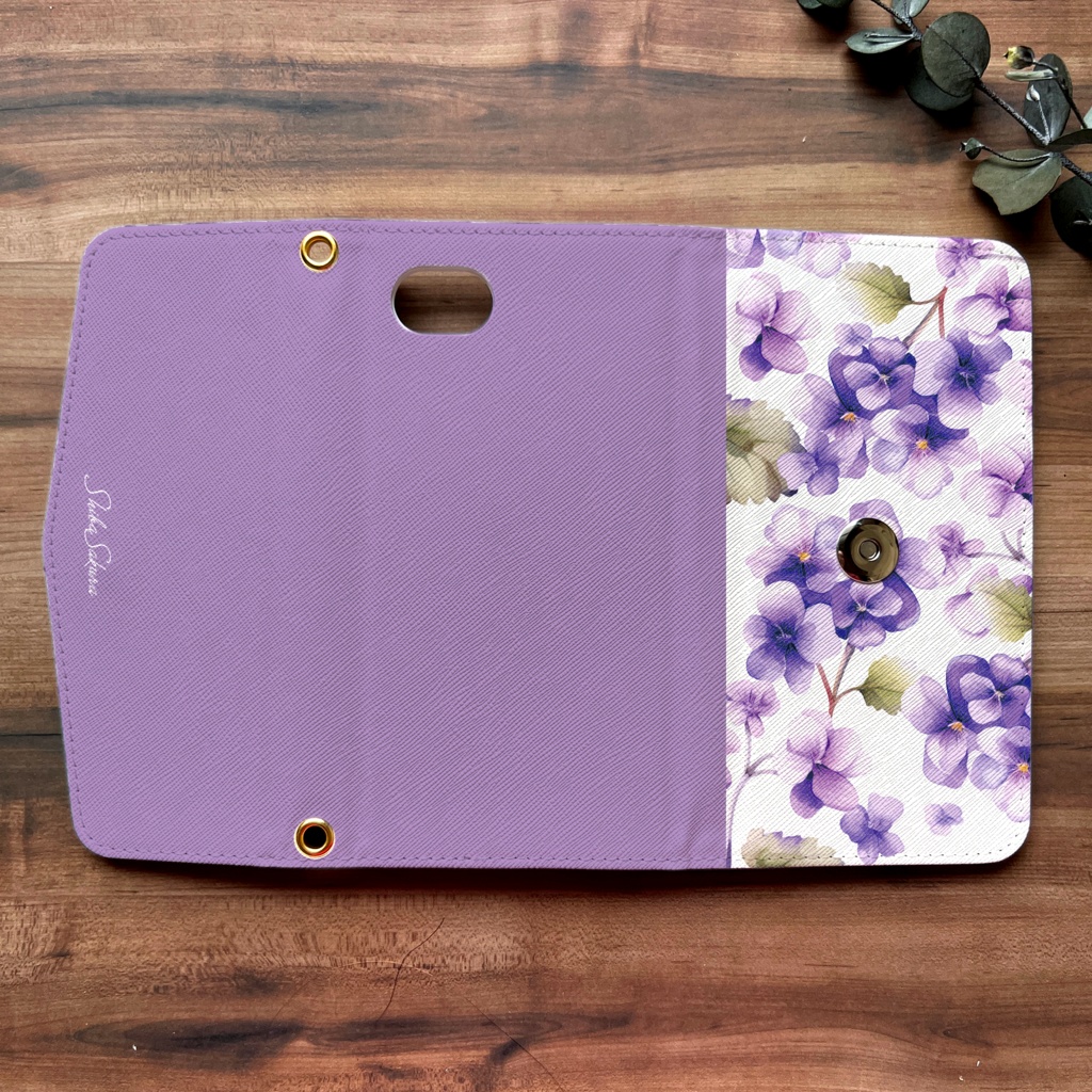 春のスミレの三つ折り手帳型スマホケース(江戸紫) 全機種対応 スマホケース iphone Android 花 iPhone16e iphone16 iphone15