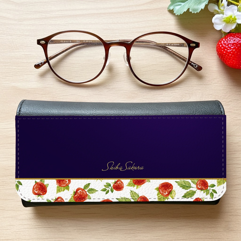 ワイルドストロベリーのメガネケース（ネイビー）イチゴ 花