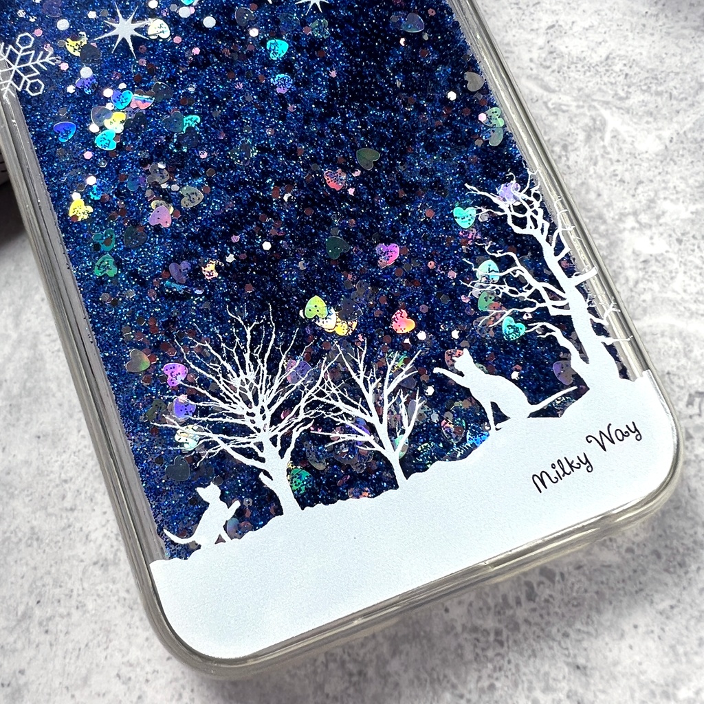 雪遊び猫のグリッターケース(青) 猫 冬 雪 スマホケース iphone16e iPhone17 air