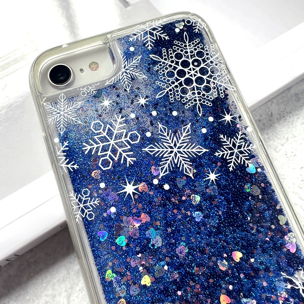雪遊び猫のグリッターケース(青) 猫 冬 雪 スマホケース iphone16e iPhone17 air