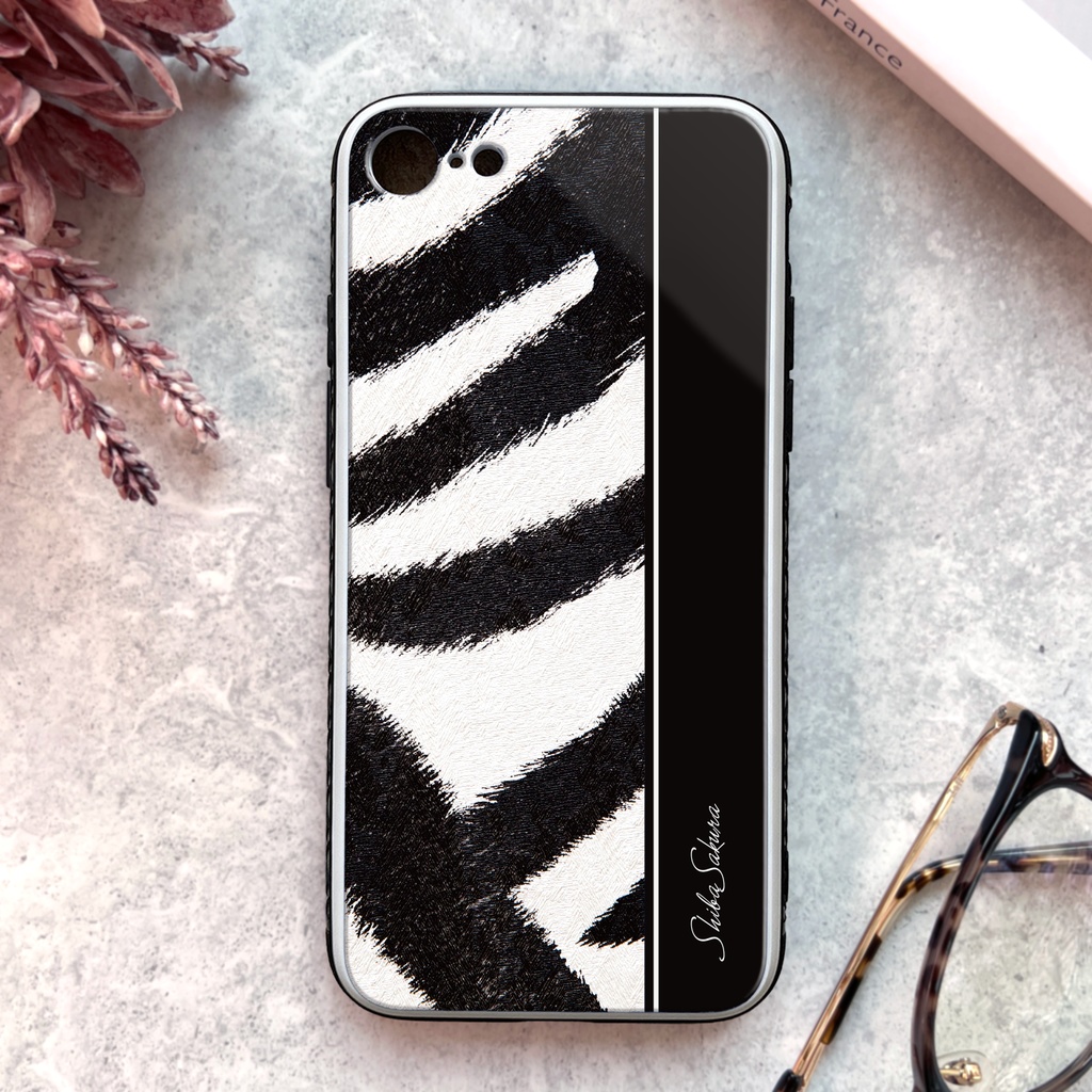 ゼブラ×ブラックのガラススマホケース シマウマ スマホケース 強化ガラス iPhone16e iphone17 air