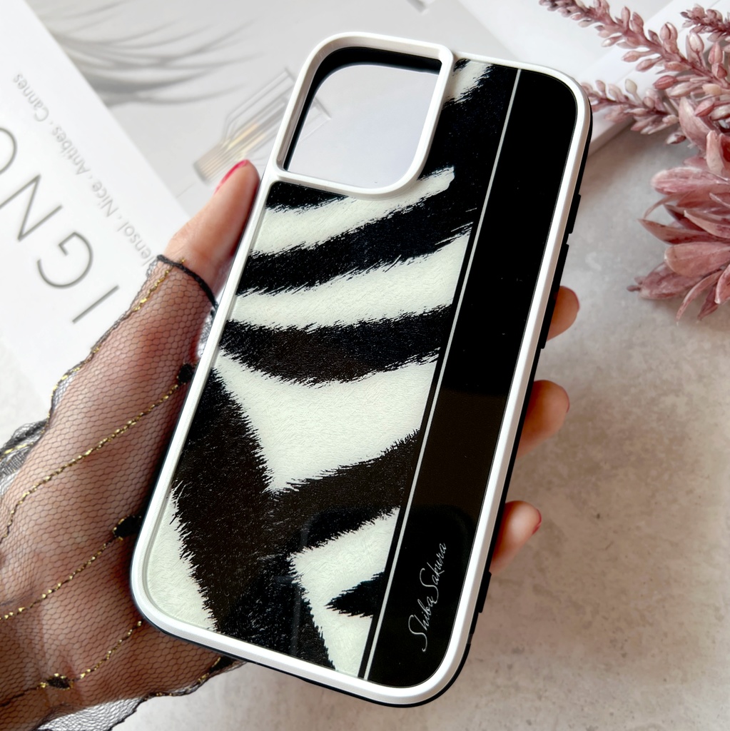 ゼブラ×ブラックのガラススマホケース シマウマ スマホケース 強化ガラス iPhone16e iphone17 air
