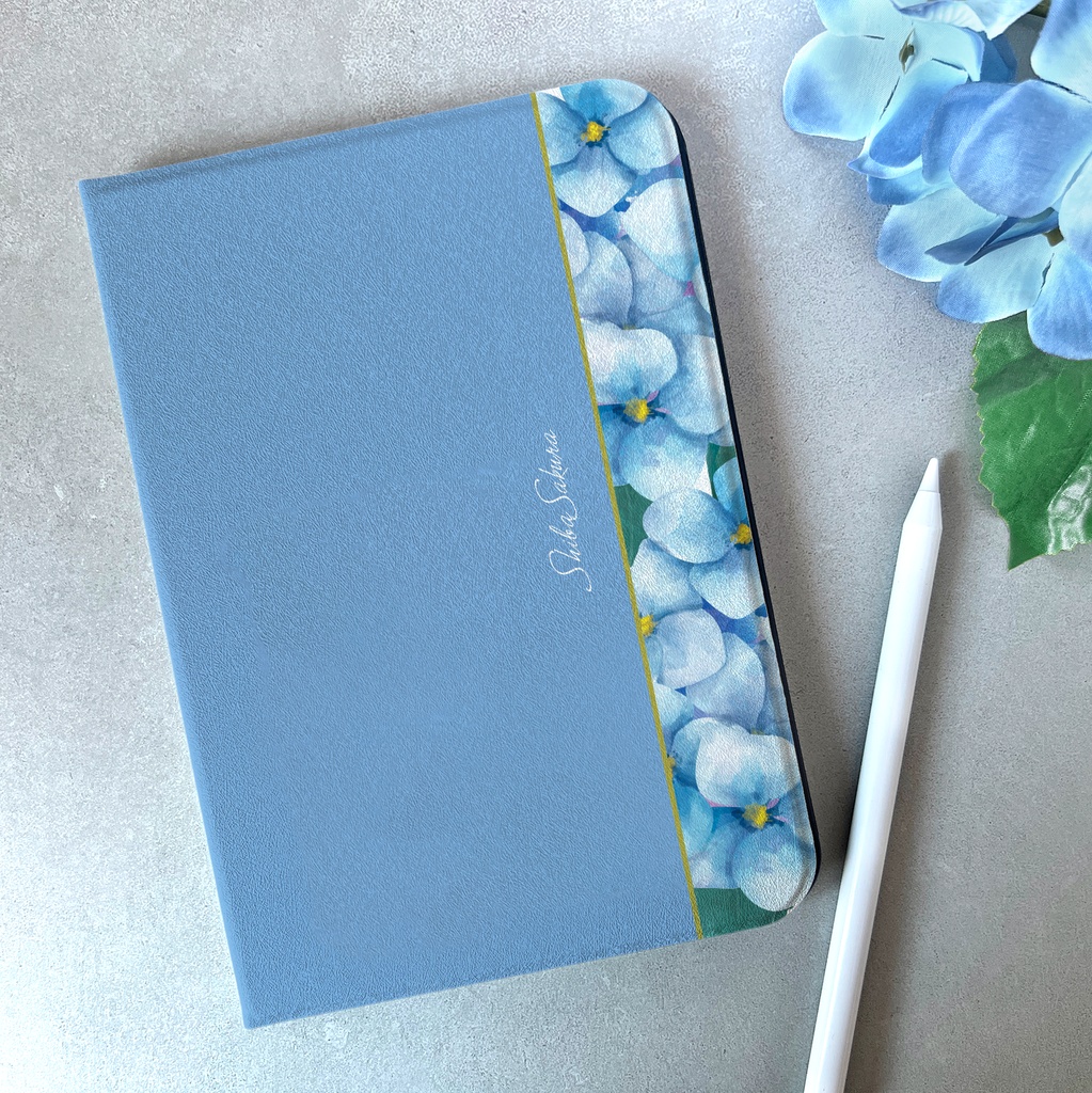 梅雨の紫陽花のiPadケース（薄青）　花 タブレットケース アジサイ 母の日 敬老の日 誕生日