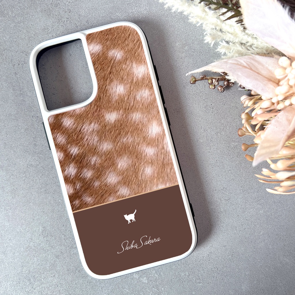猫とバンビのスマホケース(マロン/強化ガラス) カバー 猫 鹿 バンビ柄 iphone17e iphone16 他