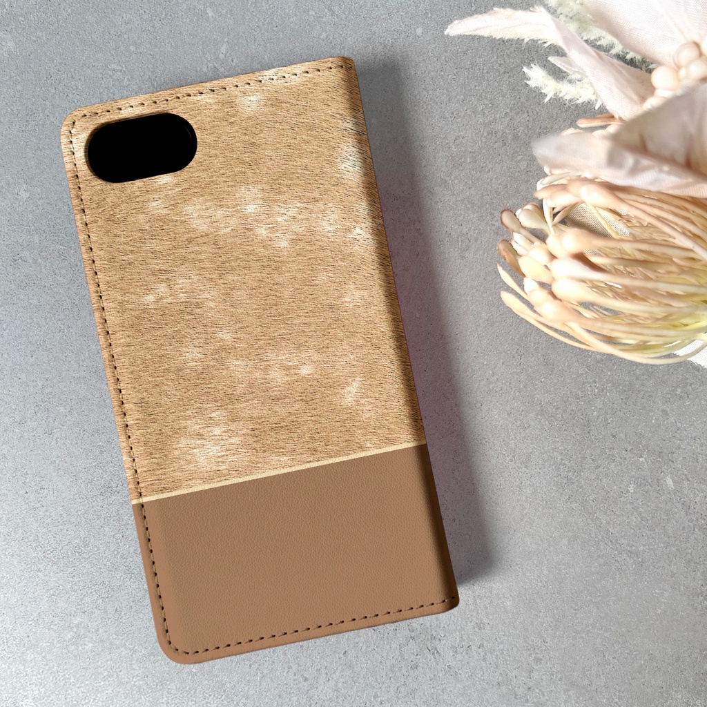 猫とバンビの手帳型スマホケース(モカ) カバー バンビ柄 アニマル柄 秋冬 iphone16 iphone17e 他