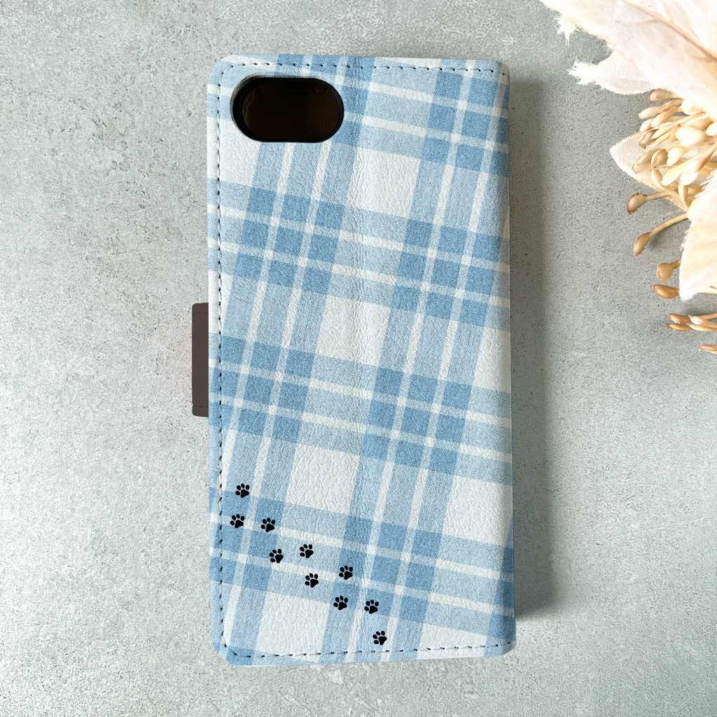 猫とチェックの手帳型スマホケース(水色×ブラウン) カバー iphone16e iphone17e 猫