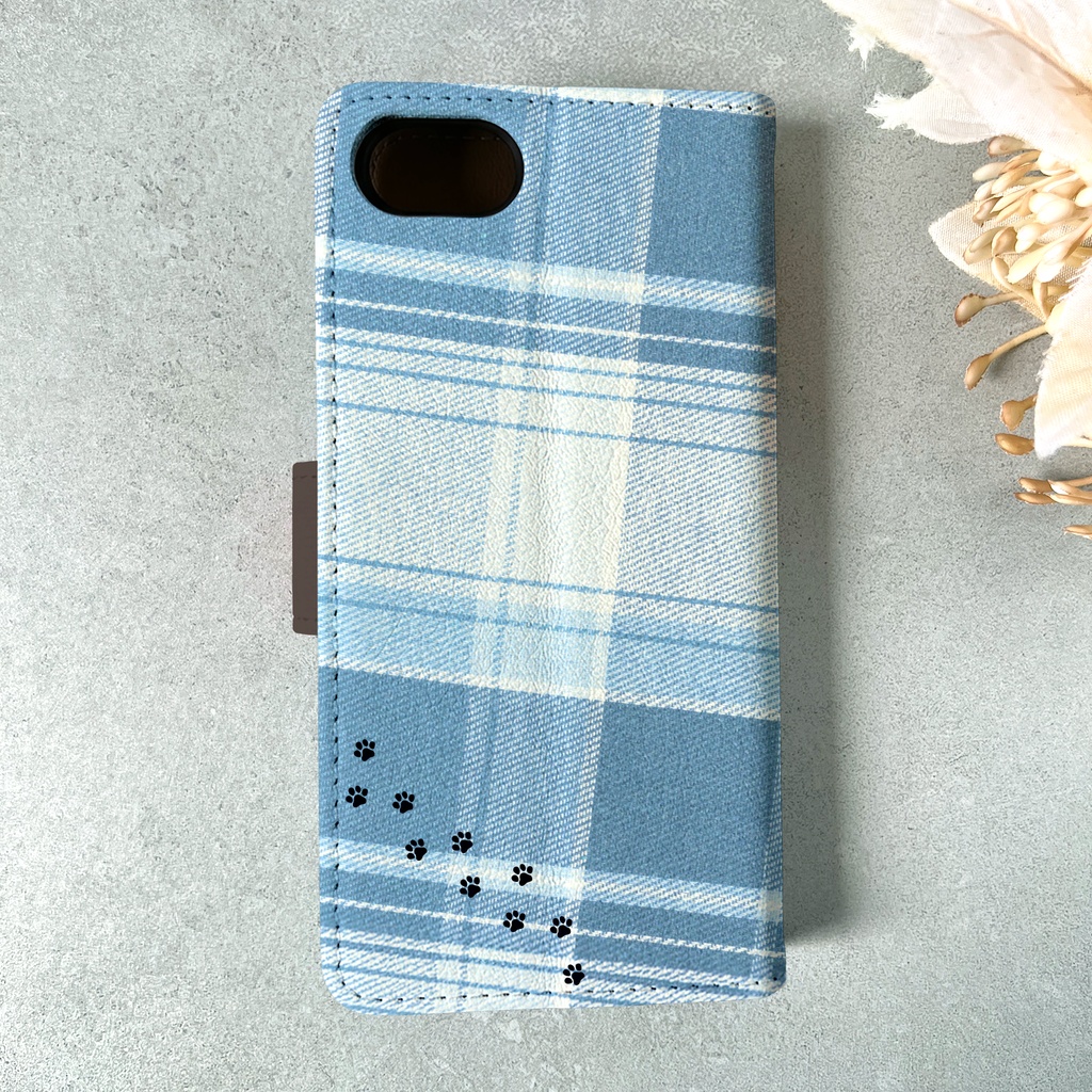 猫とタータンの手帳型スマホケース(ライトブルー) カバー iphone16e iphone17e 猫