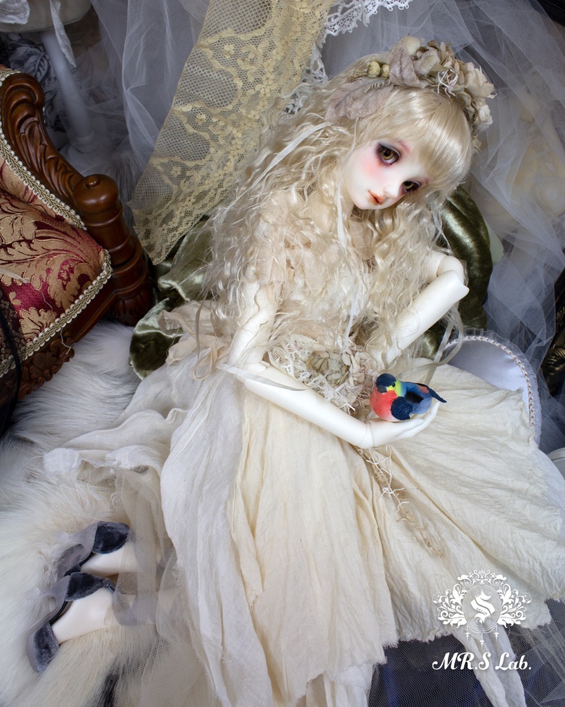 ドールウィッグ モヘア:Girly ガーリィ プラチナシフォン 8-9 inch