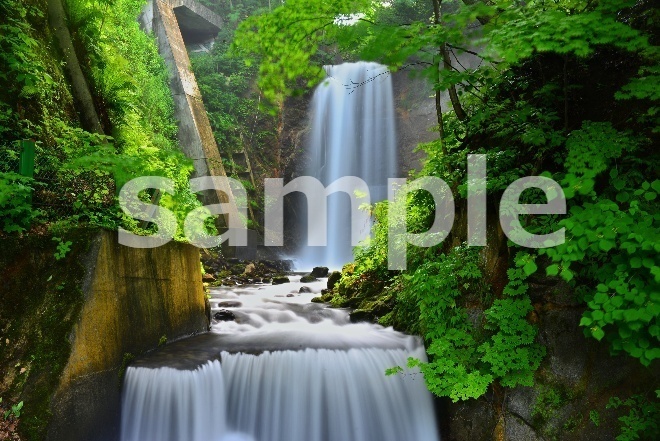 北海道札幌市定山渓温泉の白糸の滝
