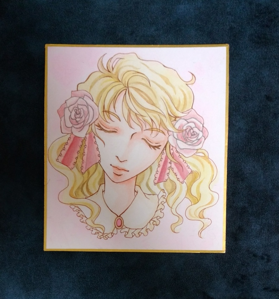 薔薇の飾りの少女