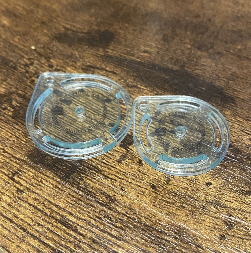 ボタンホール位置決めゲージ