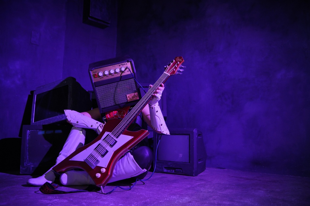 歌詞カードの見開きにありそうなシーン