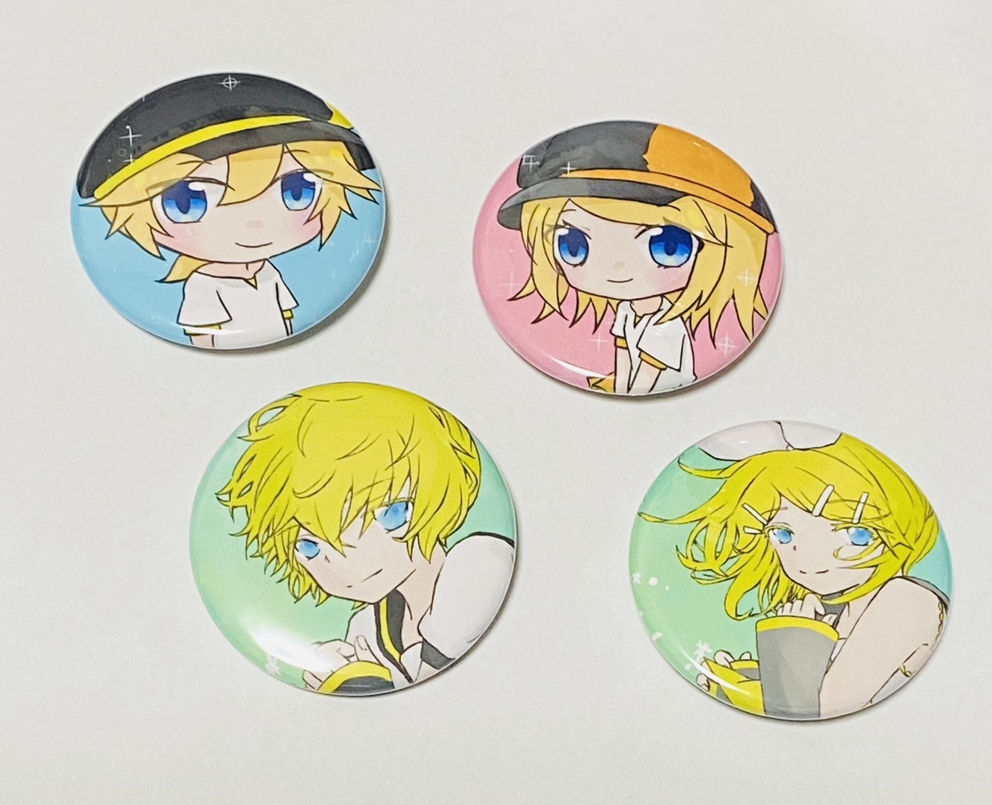 鏡音リン キーホルダー 缶バッジ Amazon】鏡音リン 缶バッジ よみうり