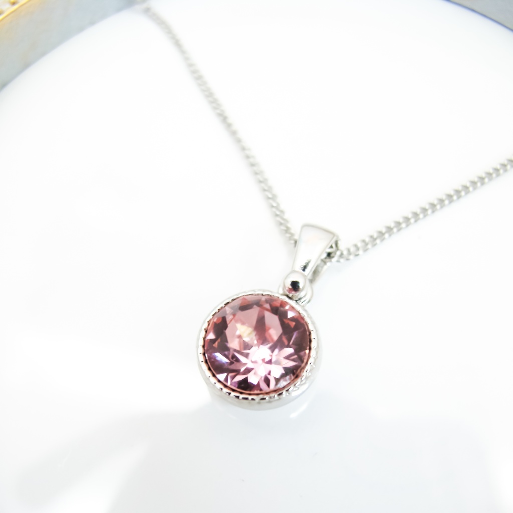 *春カラーのスワロフスキーネックレス ライトローズ*金具の色が選べます