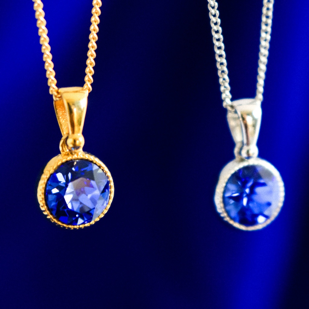 *シンプルなまるいクリスタルガラスのネックレス サファイア* 金具の色が選べます