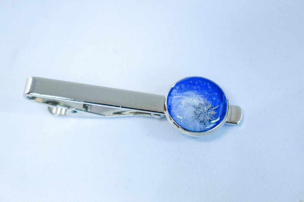 雪のネクタイピン ブルー×ホワイトメタル 選べる金具の色