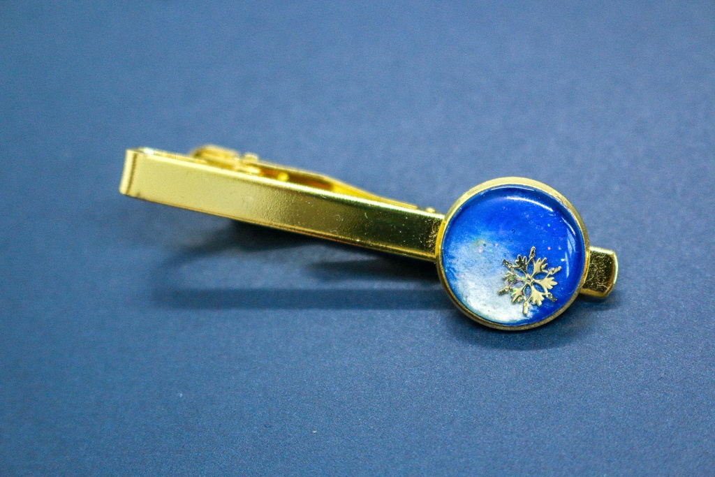 雪のネクタイピン ブルー×ホワイトメタル 選べる金具の色
