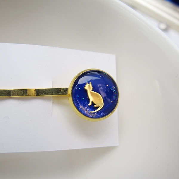 ちいさなまるいヘアピン 猫 ロイヤルブルー×オーロラ ゴールド金具