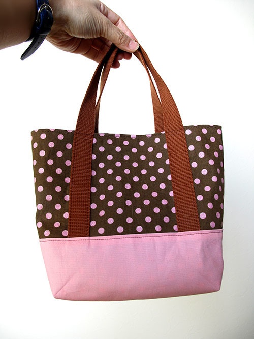 甘くてかわいい、いちごチョコのミニトート