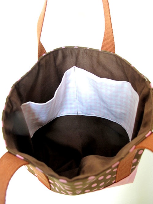 甘くてかわいい、いちごチョコのミニトート