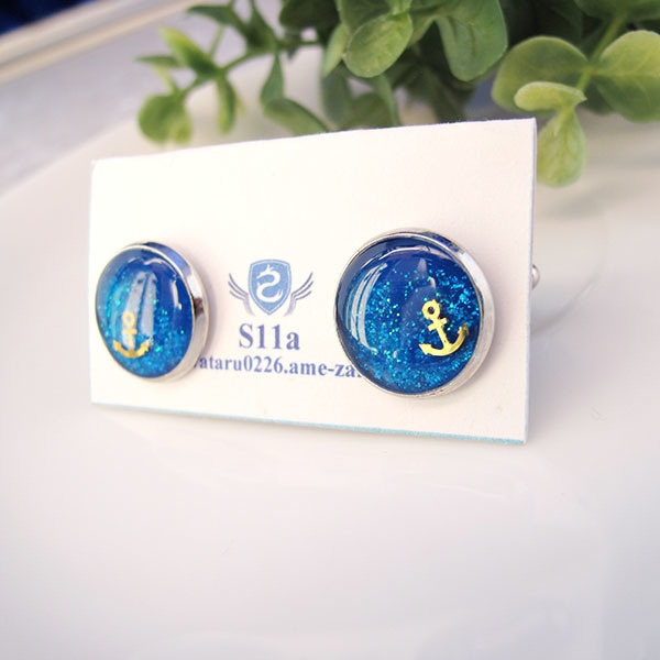 波のきらめきを宿す、夏のカフスボタン シアンブルー シルバー金具