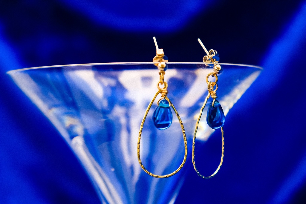 チェコビーズのティアドロップイヤリング ダークアクア 金具変更できます