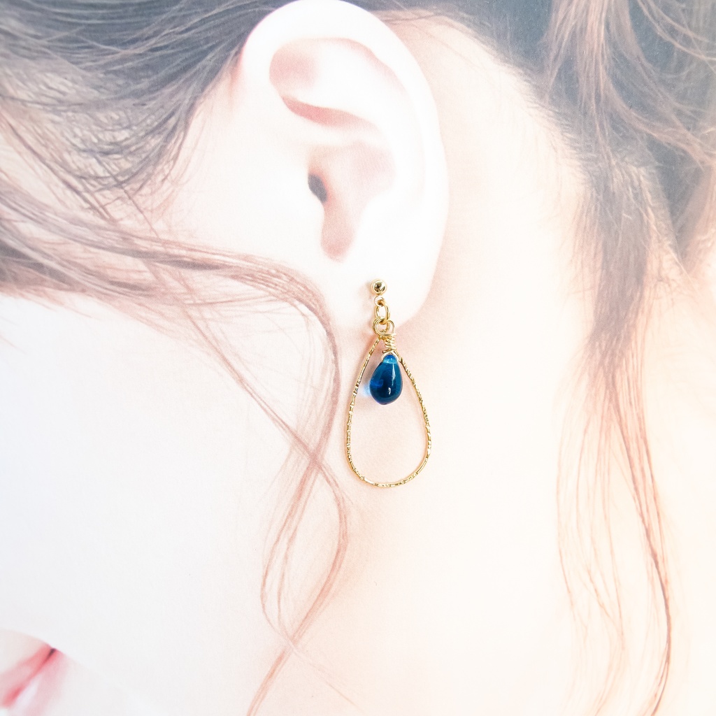 チェコビーズのティアドロップイヤリング ダークアクア 金具変更できます