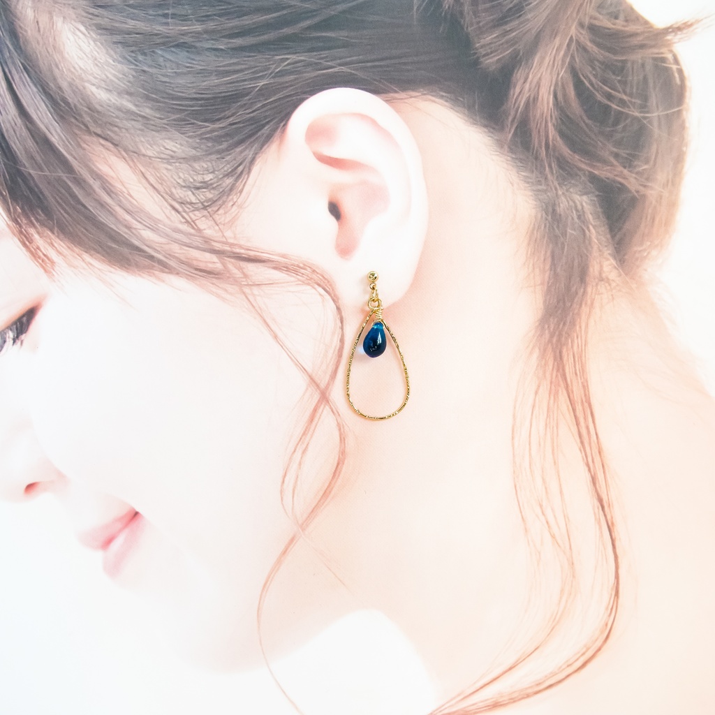 チェコビーズのティアドロップイヤリング ダークアクア 金具変更できます