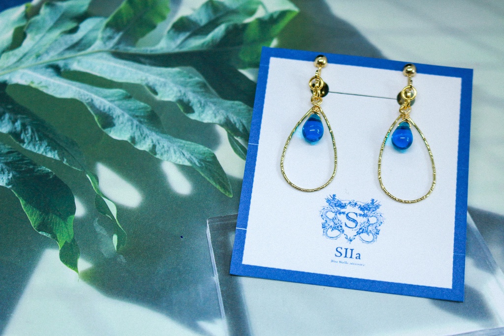 チェコビーズのティアドロップイヤリング ダークアクア 金具変更できます