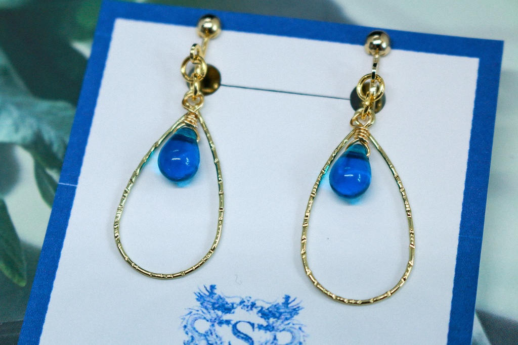 チェコビーズのティアドロップイヤリング ダークアクア 金具変更できます