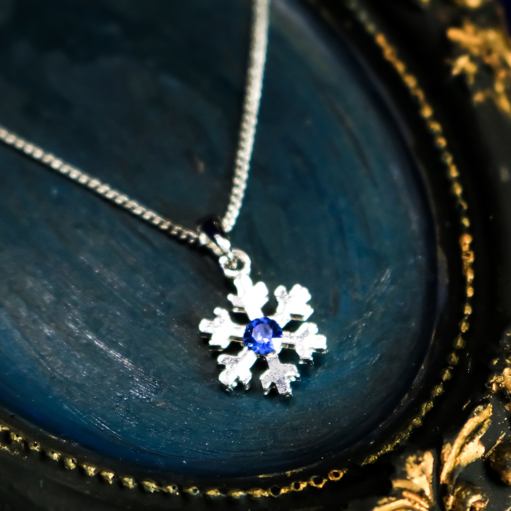 【クリスマスプレゼントに】雪の結晶ネックレス サファイア 金具の色が選べます