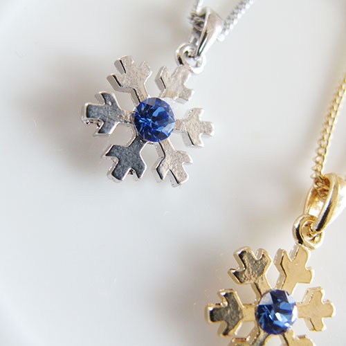【クリスマスプレゼントに】雪の結晶ネックレス サファイア 金具の色が選べます