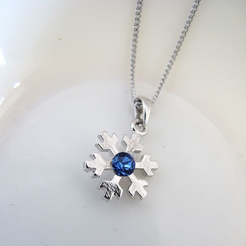 【クリスマスプレゼントに】雪の結晶ネックレス サファイア 金具の色が選べます