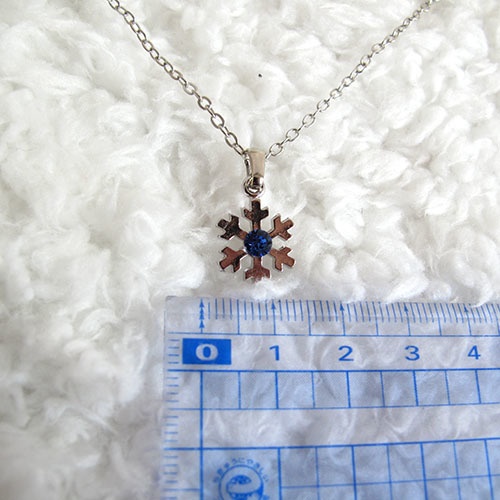 【クリスマスプレゼントに】雪の結晶ネックレス サファイア 金具の色が選べます