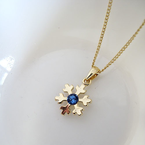 【クリスマスプレゼントに】雪の結晶ネックレス サファイア 金具の色が選べます