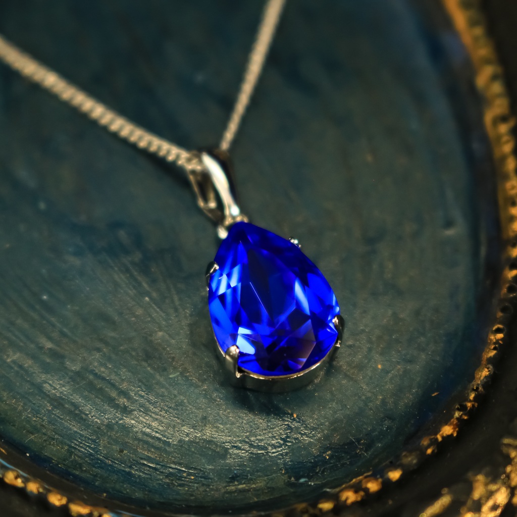 *しずくサイズのクリスタルガラスネックレス マジェスティックブルー*金具の色が選べます