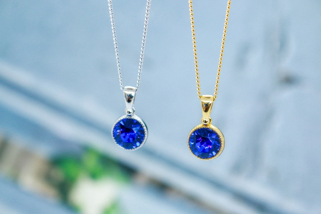 シンプルなまるいクリスタルネックレス 【マジェスティックブルー】*選べる金具の色
