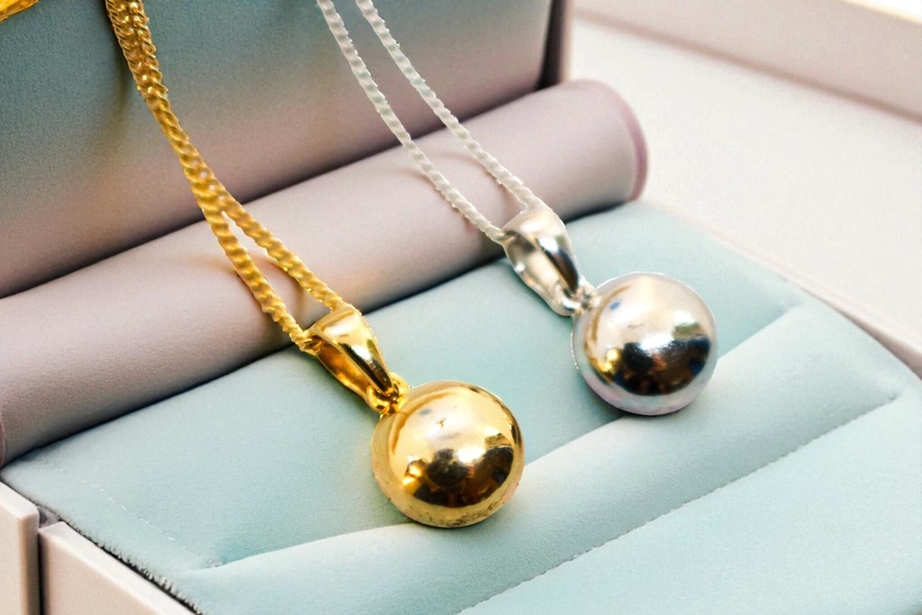 【献身の花影】クリスタルガラスのネックレス ヘリオトロープ(菫)*金具の色が選べます
