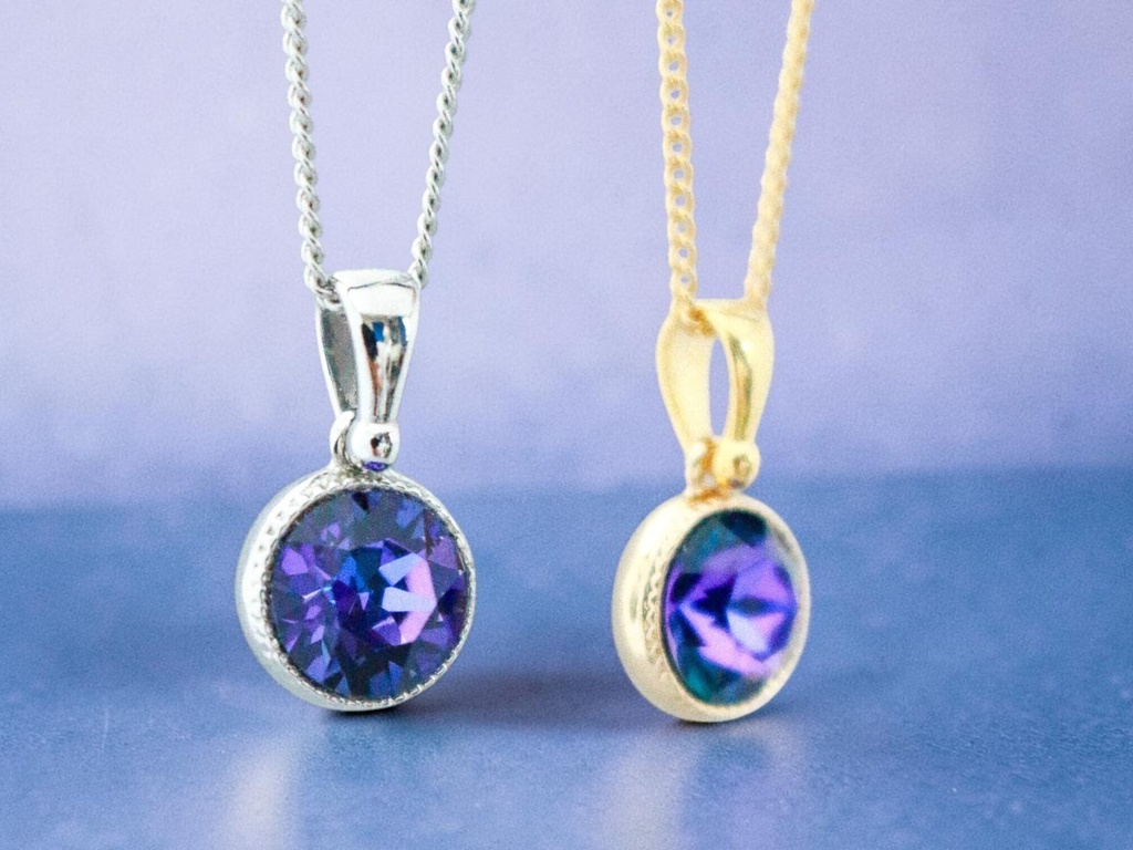 【献身の花影】クリスタルガラスのネックレス ヘリオトロープ(菫)*金具の色が選べます