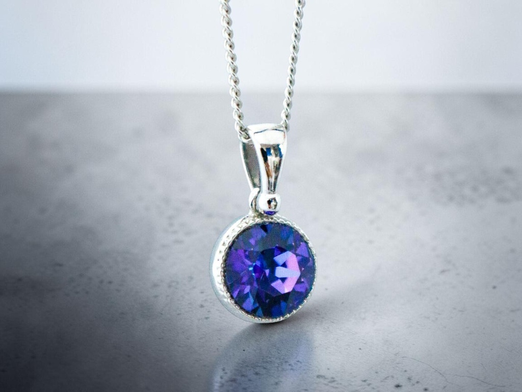 【献身の花影】クリスタルガラスのネックレス ヘリオトロープ(菫)*金具の色が選べます