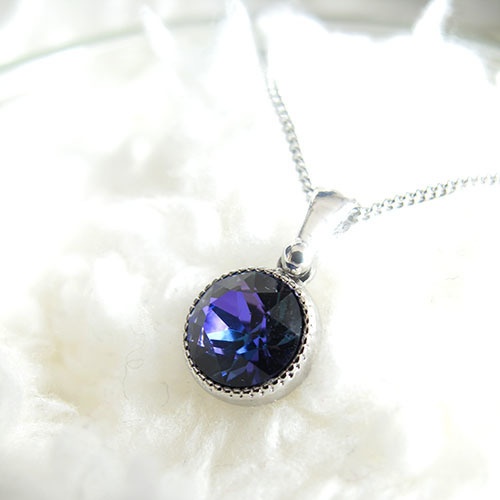 シンプルなまるいクリスタルガラスのネックレス ~ヘリオトロープ~*金具の色が選べます