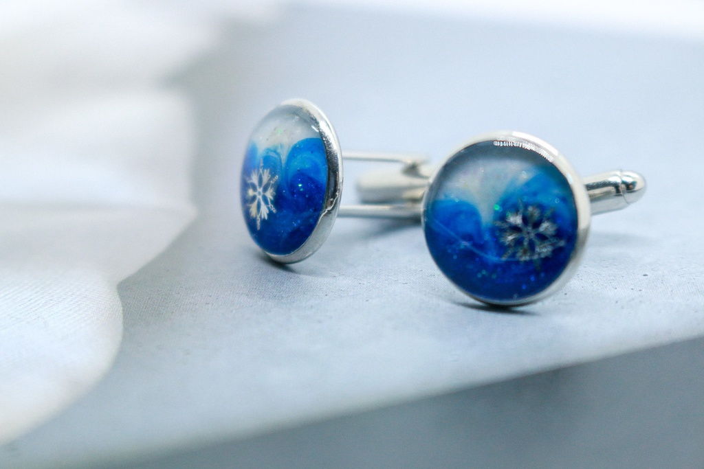 雪のカフスボタン ホワイト×オーシャンブルー シルバー金具