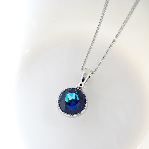 シンプルなクリスタルガラスのネックレス バミューダブルー*金具の色が選べます