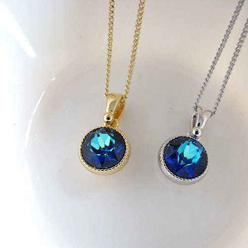 シンプルなクリスタルガラスのネックレス バミューダブルー*金具の色が選べます