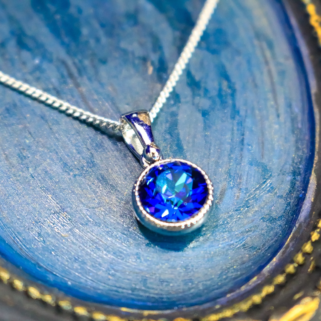 シンプルなクリスタルガラスのネックレス バミューダブルー*金具の色が選べます